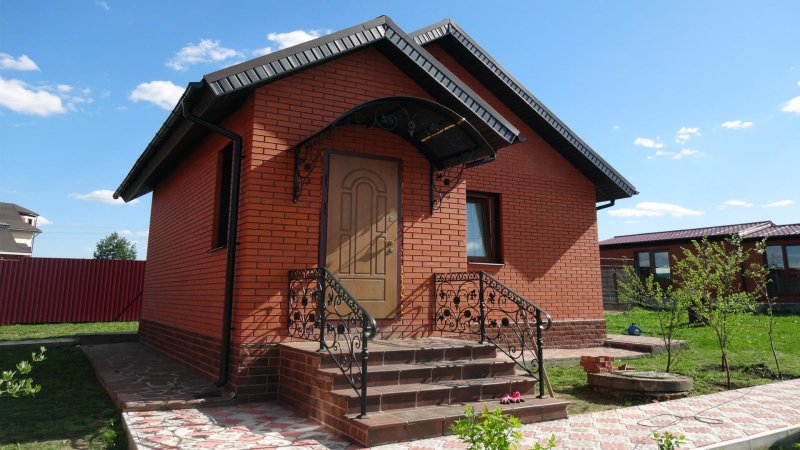 Баня из красного кирпича