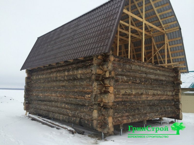 Дом из сруба на сваях