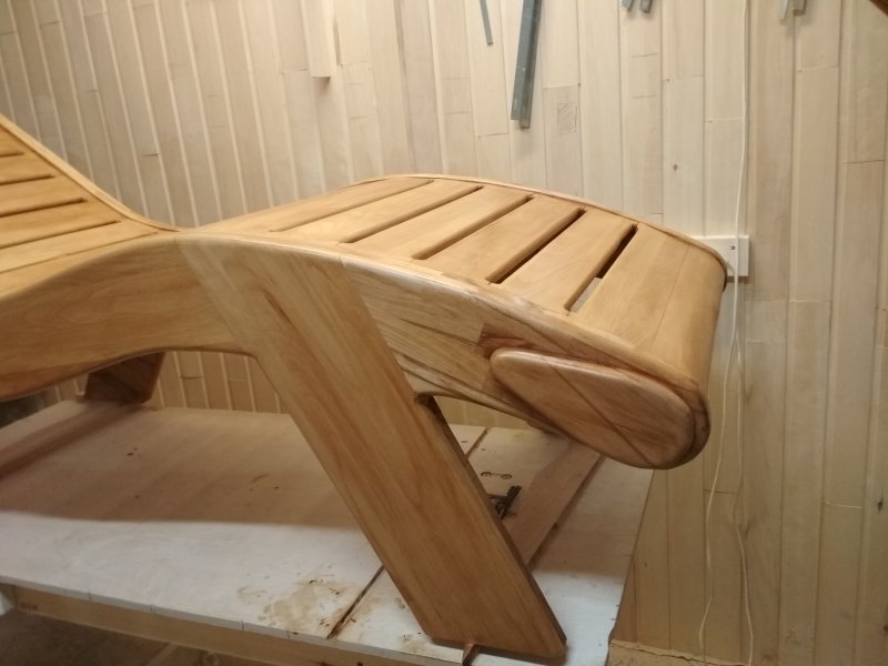 Лежак для предбанника деревянный