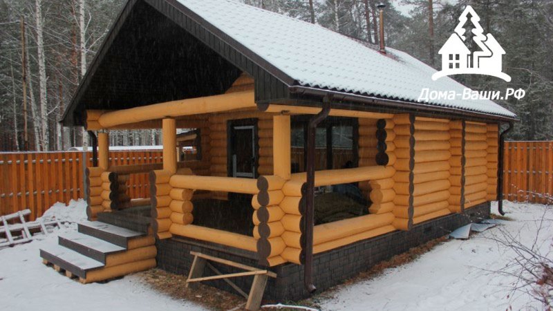 Баня из оцилиндрованного бревна