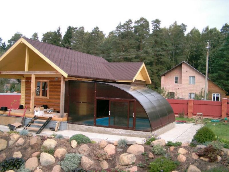 Крытый бассейн на участке
