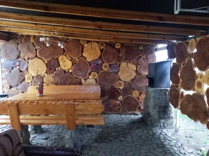 Декор стены в беседке