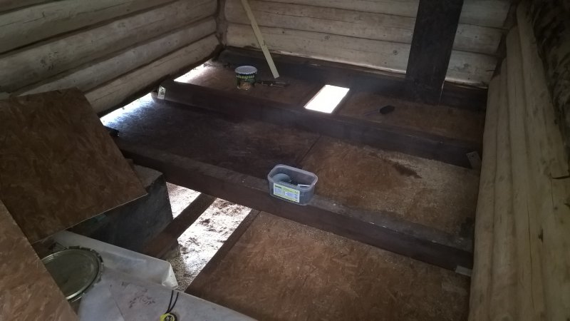 Деревянный пол в предбаннике