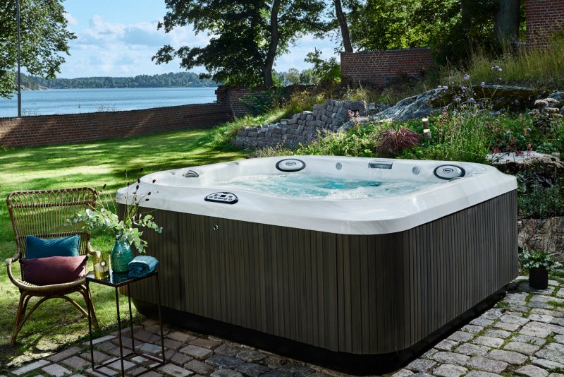 J-365 Jacuzzi
