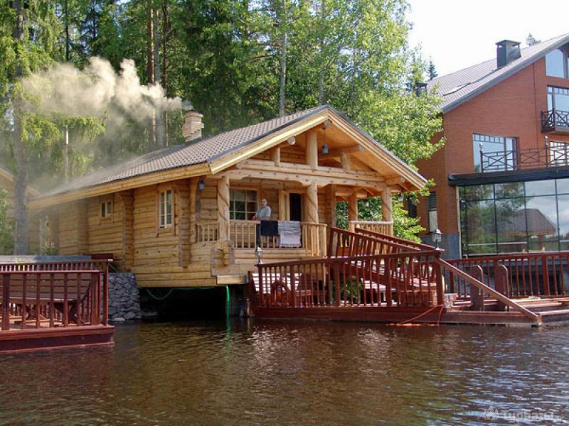 Баня на берегу реки