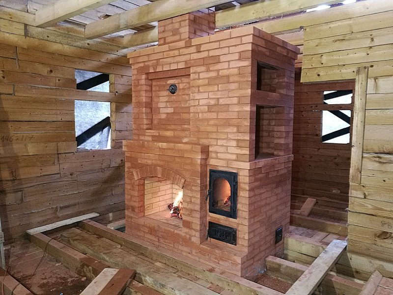 Печь для бани из кирпича с камнями