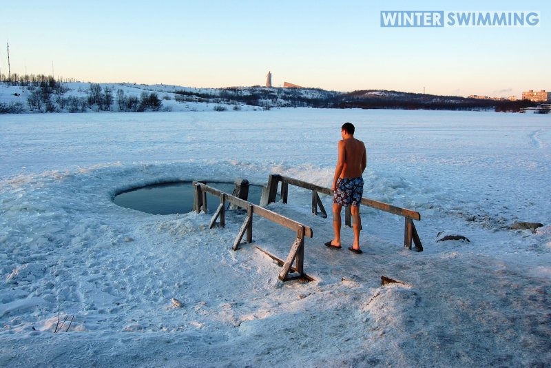 Прорубь в озере
