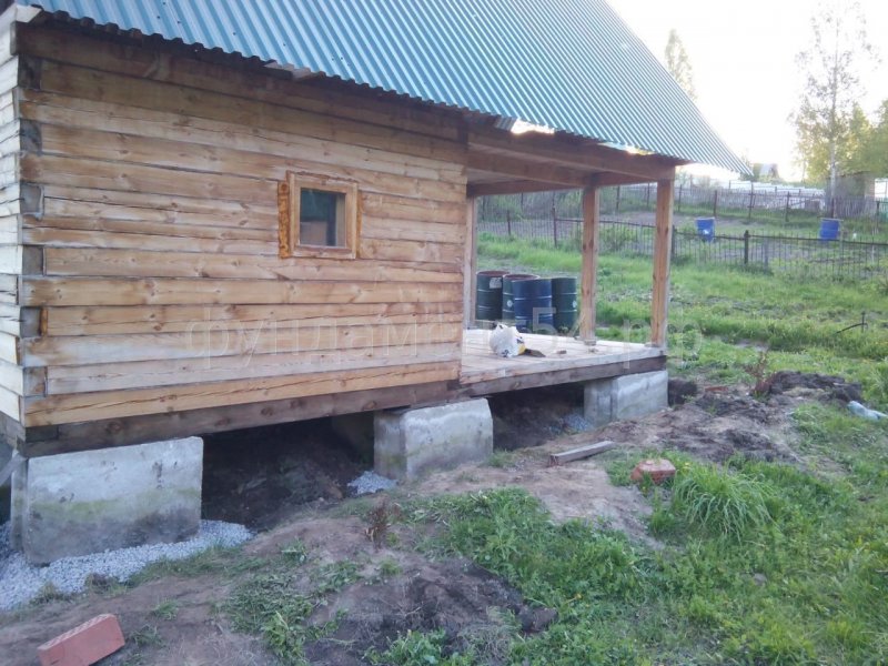 Баня из бруса на блоках ФБС