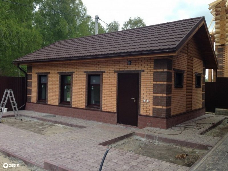 Красивый сарай из кирпича