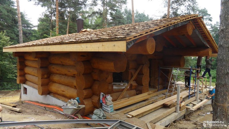 Баня из бревна кедра