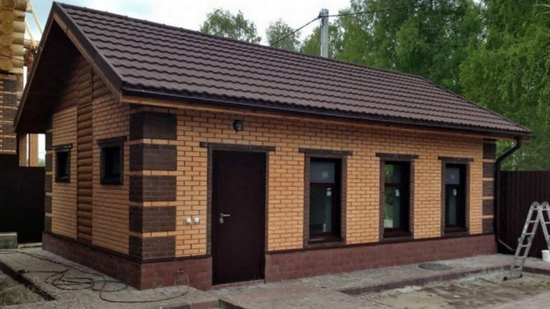 Баня и хозблок из кирпича