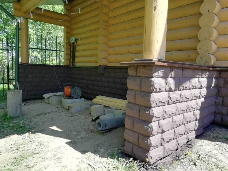 Обшивка цоколя бани