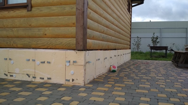 Отделка фундамента бани доской