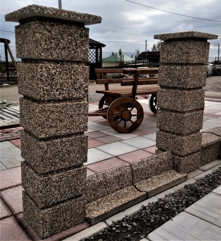 Блок Столбовой заборный каменная крошка
