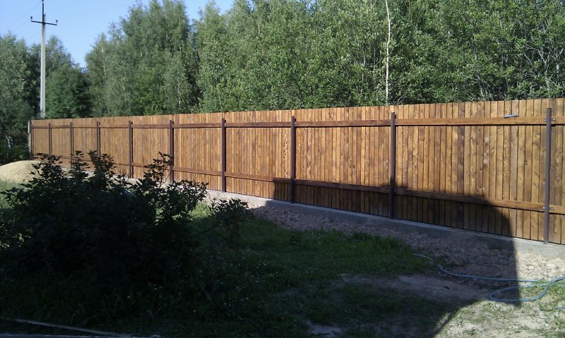 Деревянный ленточный забор