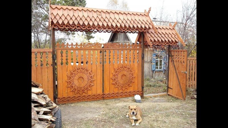 Деревянные резные ворота с калиткой