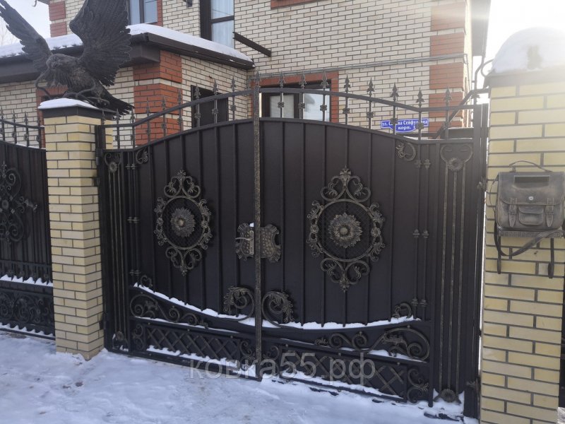 Кованная калитка с электрозамком
