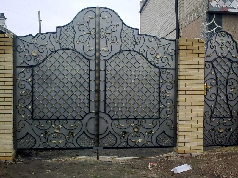 Кованые ворота серые