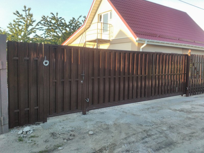 Откатные ворота с евроштакетником
