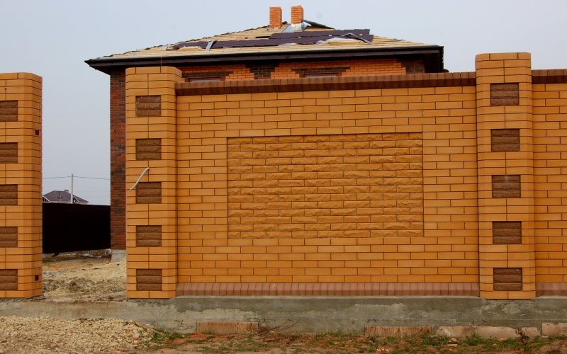 Кирпич для забора