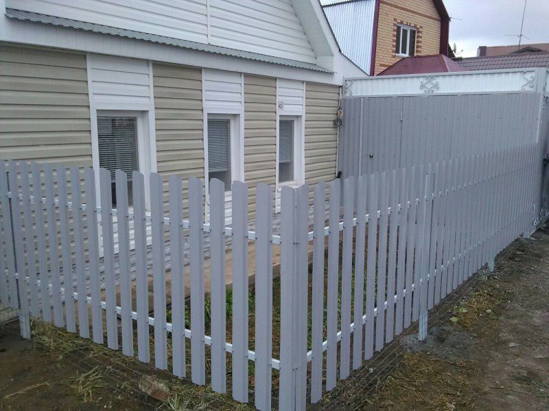 Палисадник из профнастила