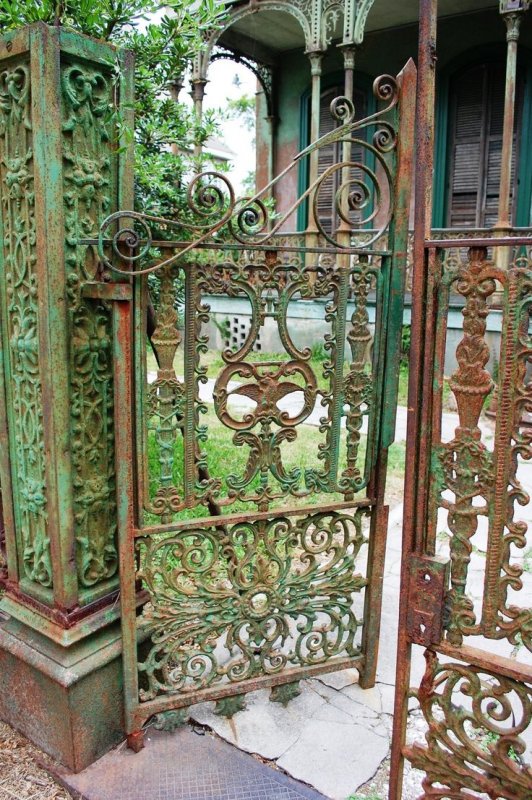 Старые деревянные ворота
