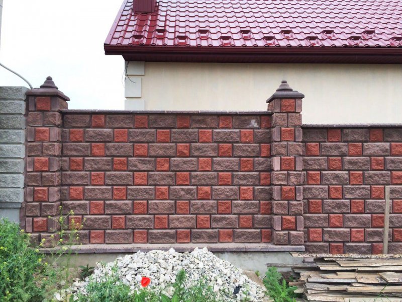 Рваный пескоблок забор