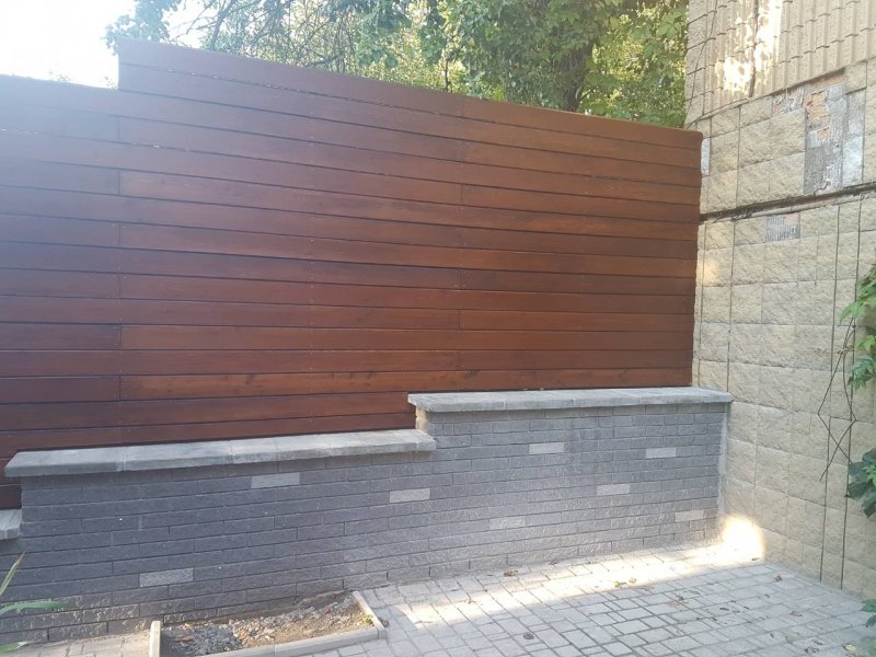 Забор из планкена лиственницы