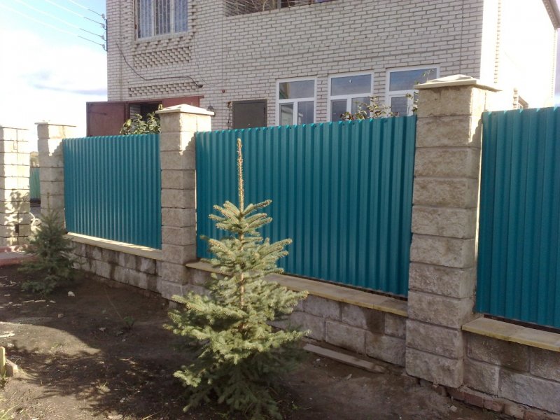 Комбинированные заборы из профнастила