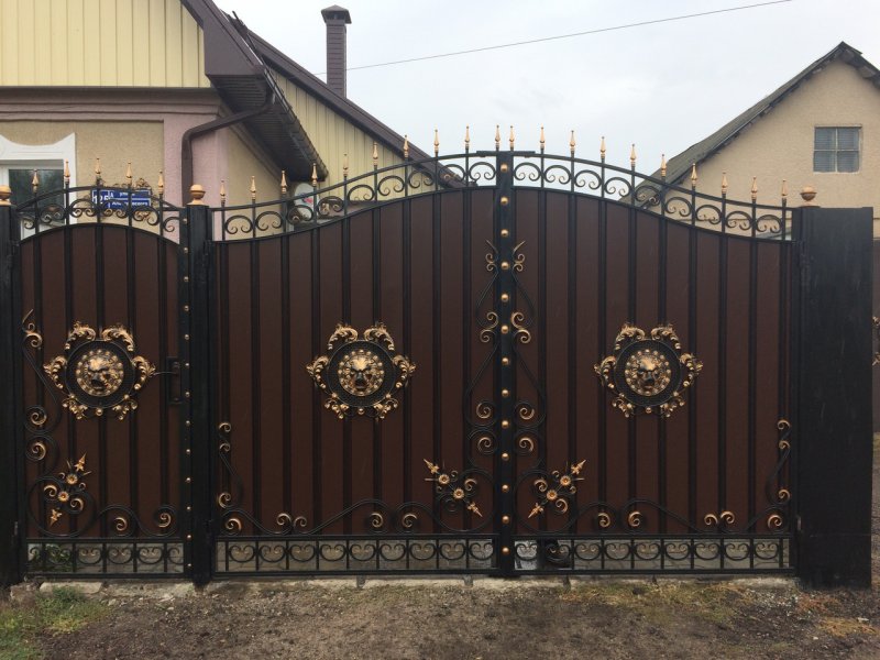 Металлические ворота с калиткой
