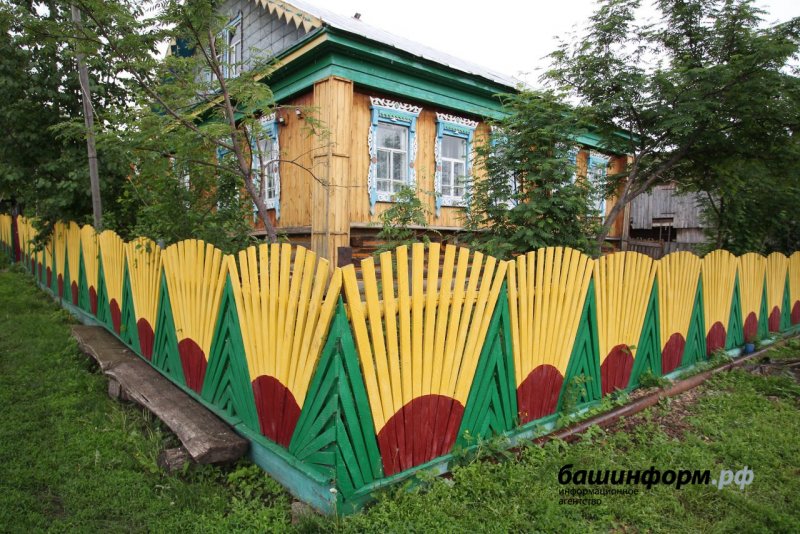Забор из карандашей для дачи