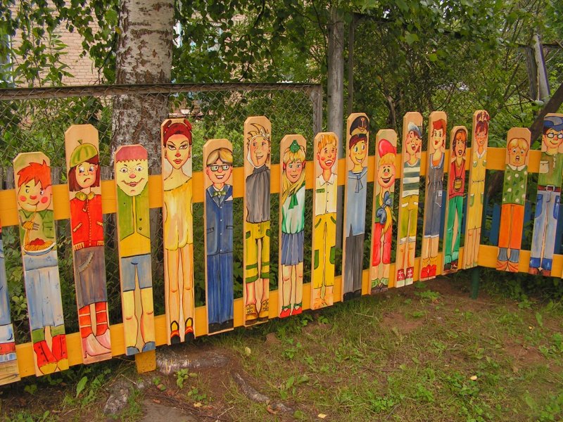 Забор из скворечников