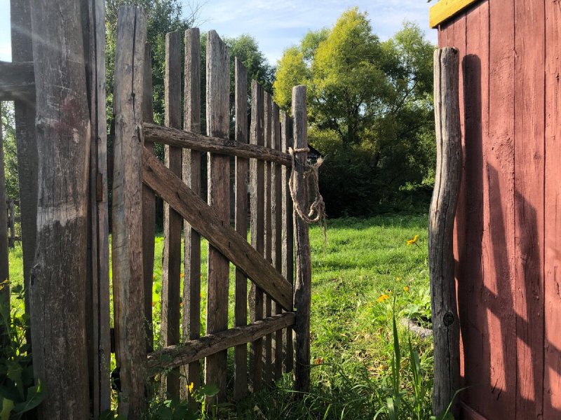 Забор в деревне