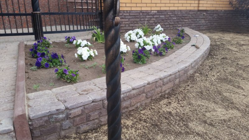 Бордюрный камень под забор