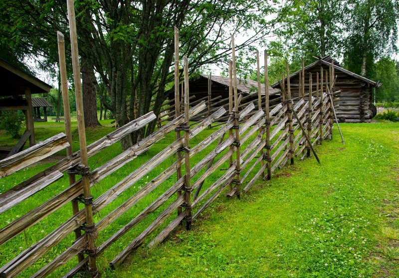 Жердяная изгородь