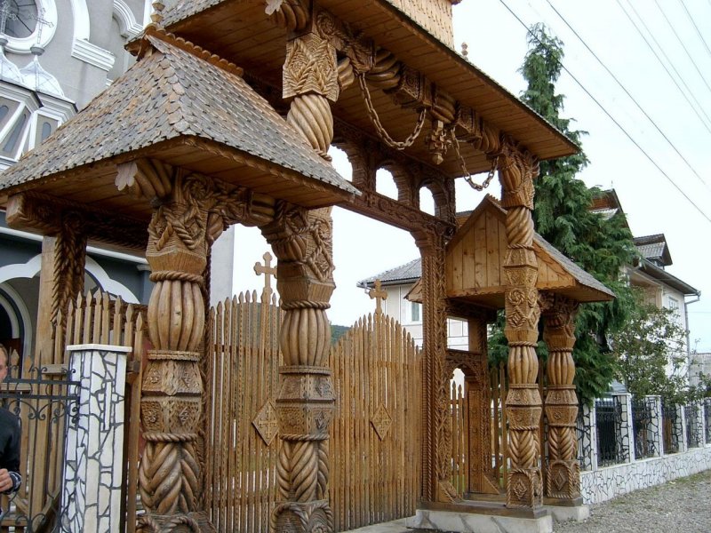 Деревянные ворота в русском стиле