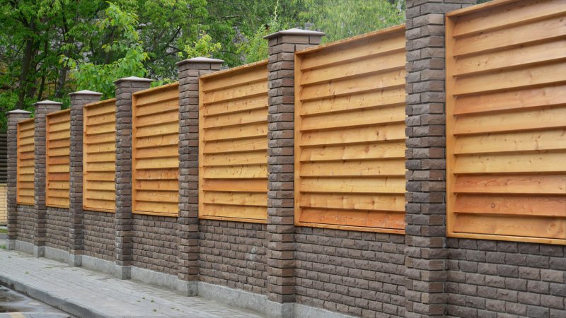 Отделка забора