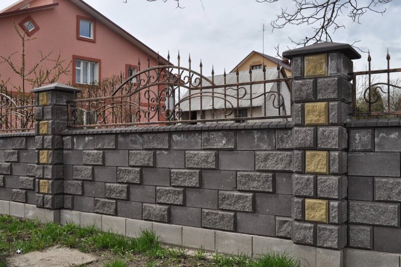 Забор из пескобетонный блок