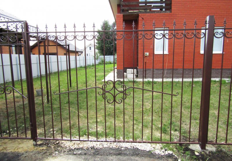 Изгородь металлическая (42 фото)