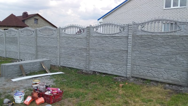 Бетонный забор секционный
