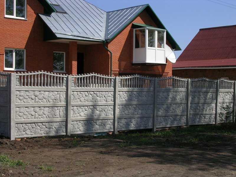Декоративный бетонный забор