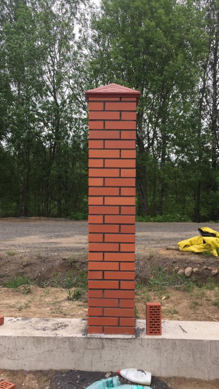 Кирпичные столбы рал 1050