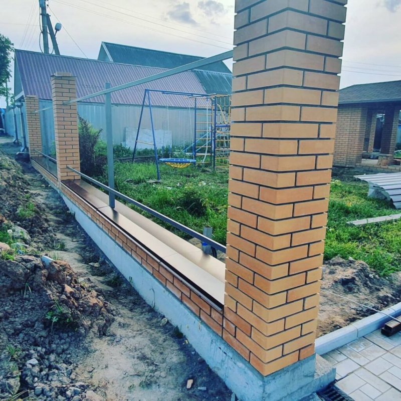 Столбы из кирпича для забора