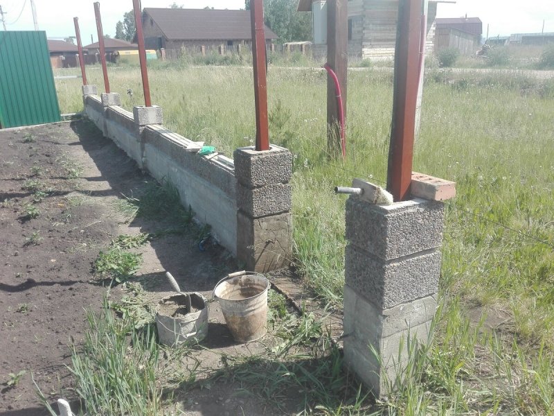 Заборные столбы из шлакоблока