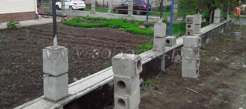 Бетонные столбики для забора