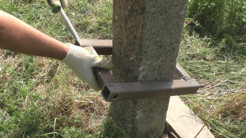 Приспособление для вытаскивания бетонных столбов из земли