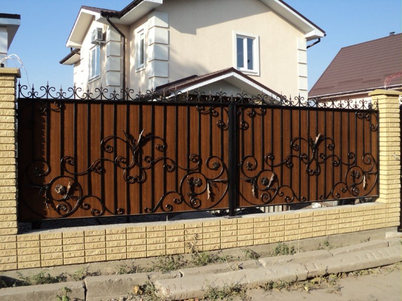 Забор ковка с профлистом