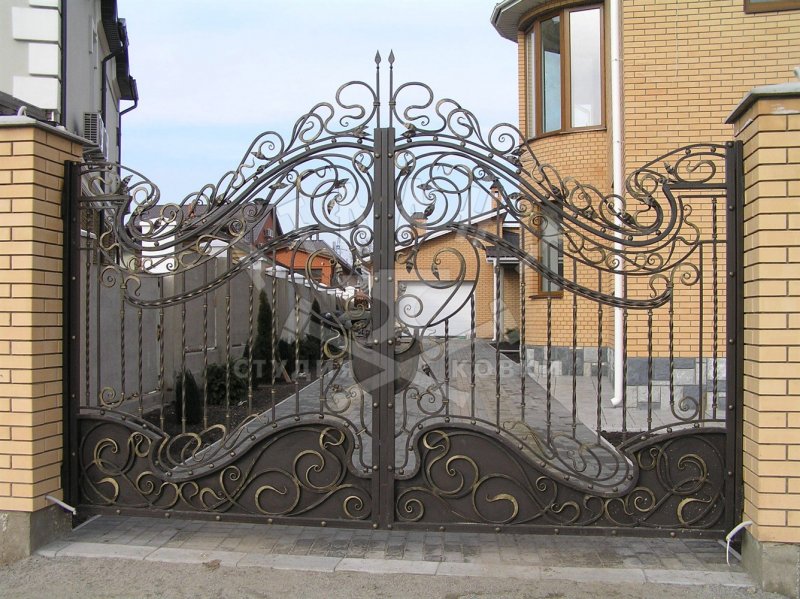 Красивые кованые ворота