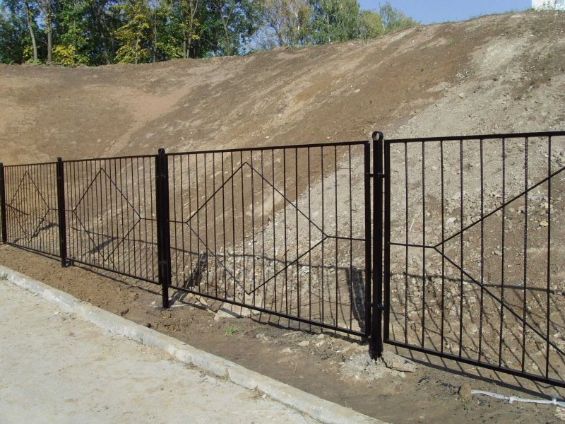 Металлические заборы и ограждения