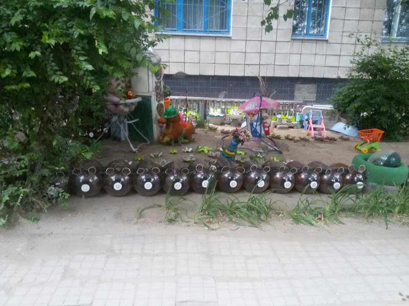 Палисадник из отходов
